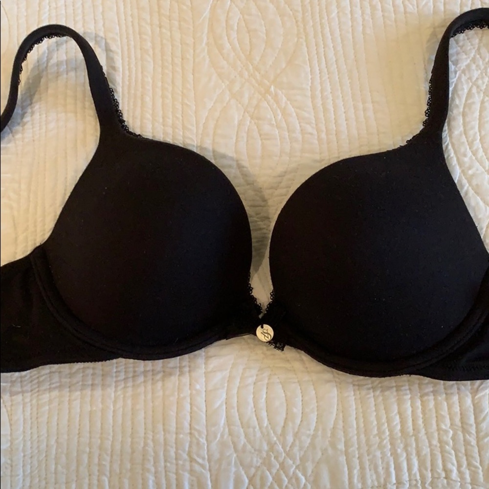 VICTORIA’S SECRET BODY BY VICTORIA PUSH-UP BRA